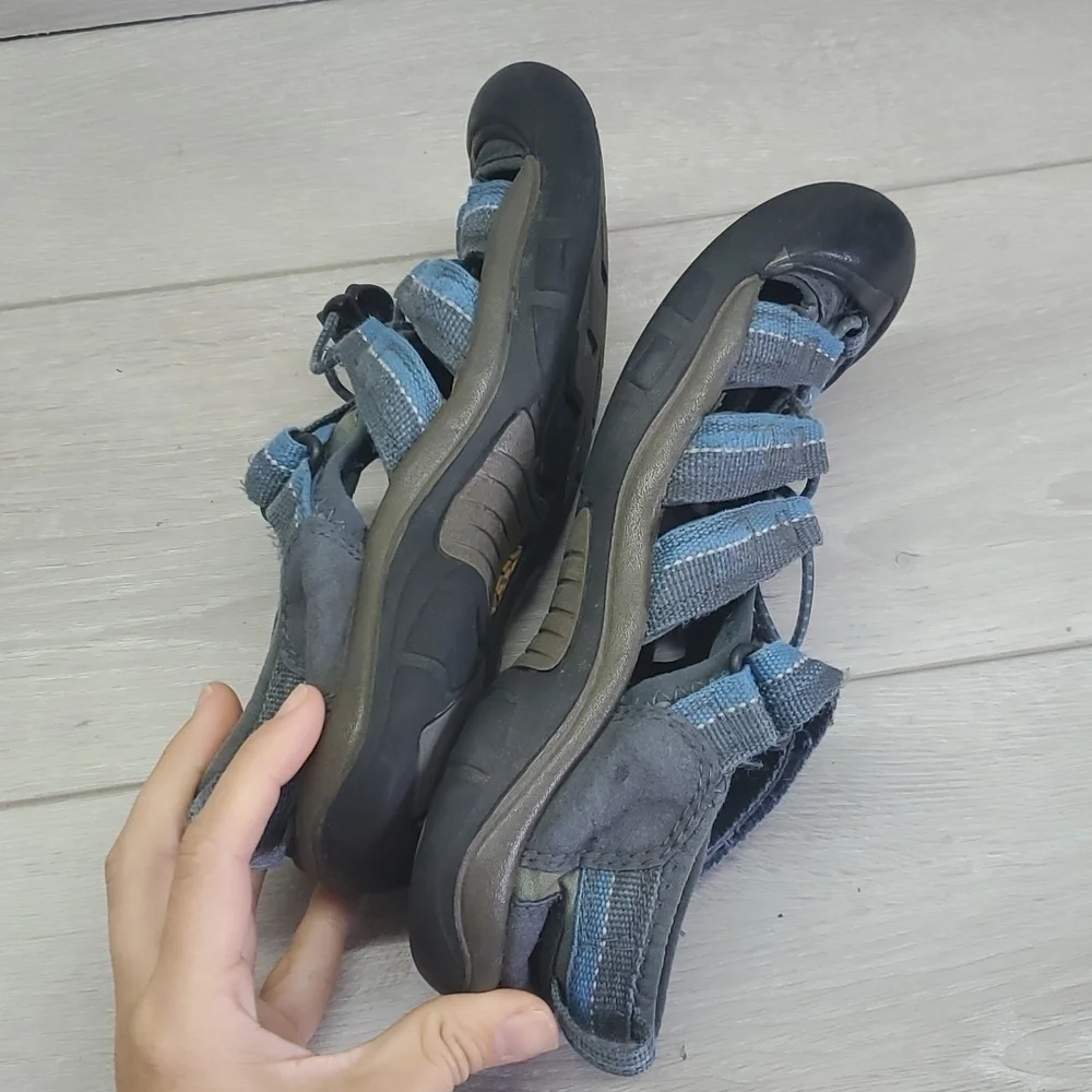 Keen Boys Kids Outdoor Sandals Fisherman Hiking Shoes sz 4